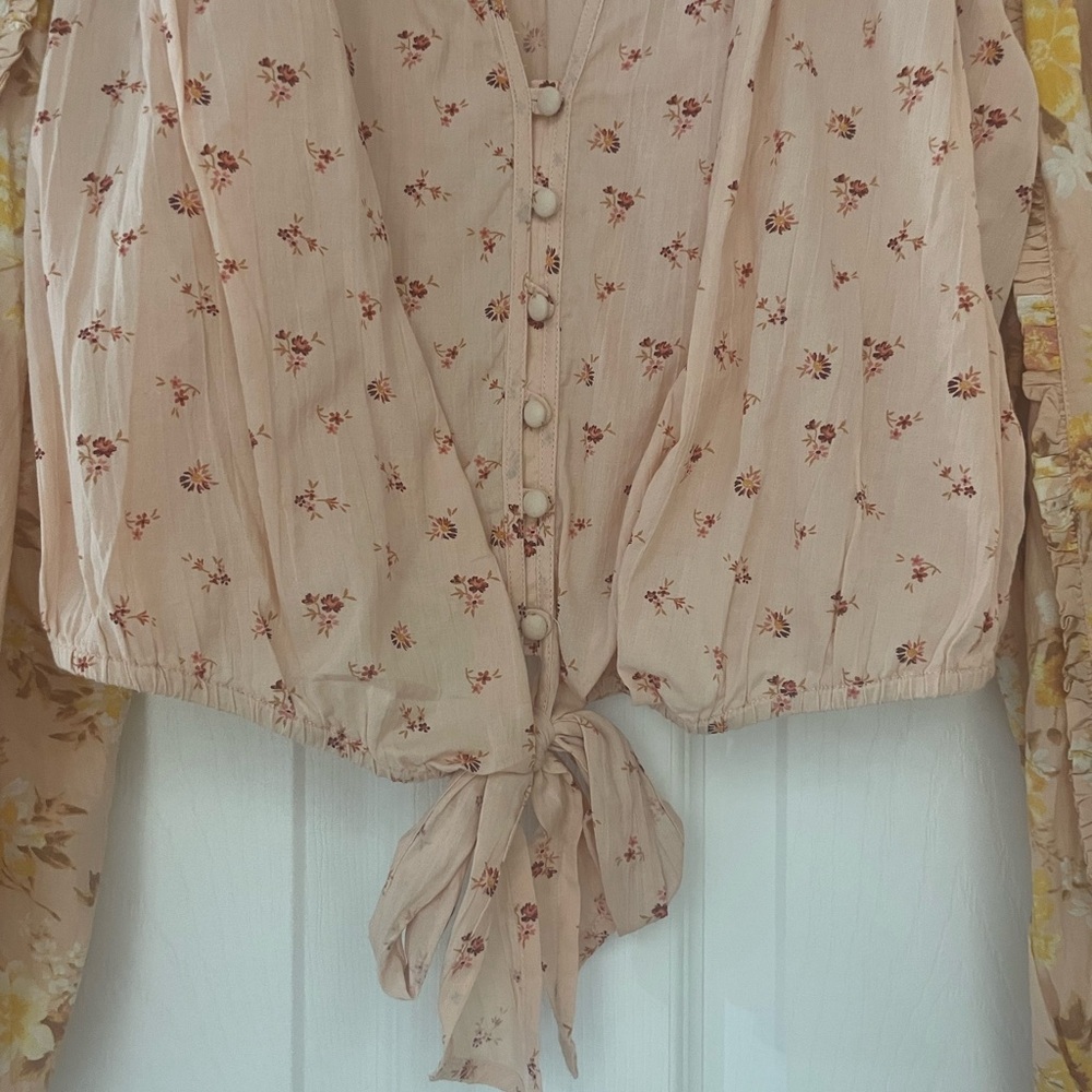 American Eagle Outfitters Floral Blouse in Beige and Yellow - Picture 2 of 7